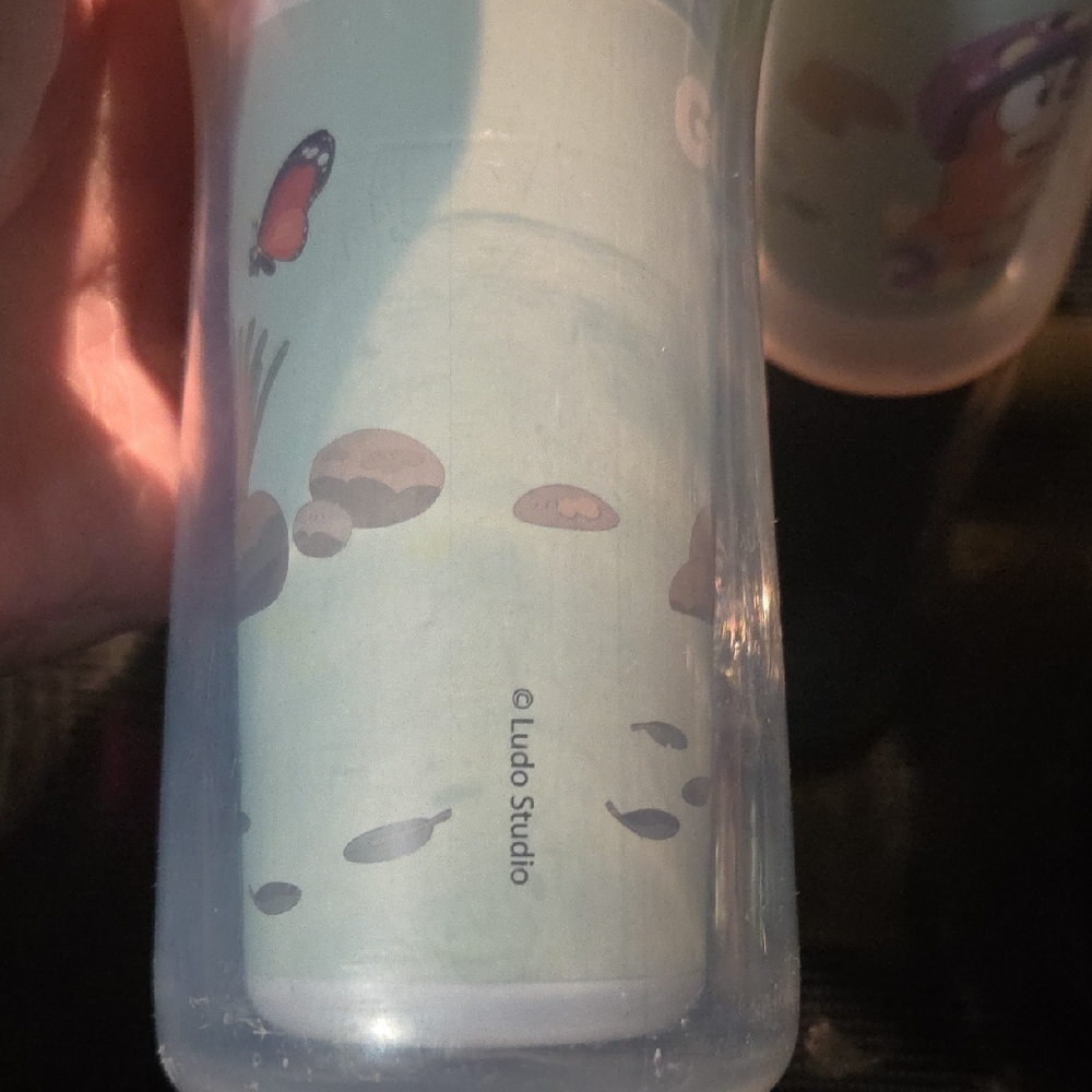 Bluey Sippy Cups with Green and Orange Lids - Picture 4 of 9